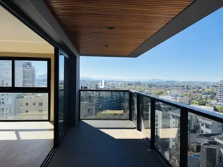 Vista panorâmica da varanda com vista para a paisagem urbana de Lajeado.
