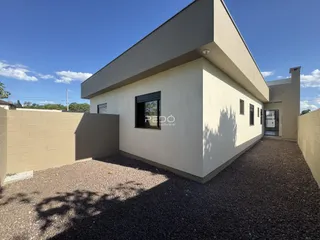 Fachada externa de uma casa moderna em Lajeado, Brasil.