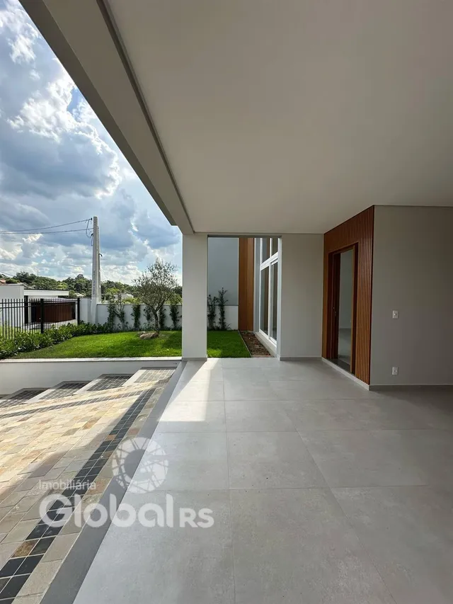 Vista externa de uma área de piso e parede de uma propriedade em Lajeado.