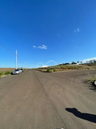 Vista de uma estrada asfaltada em Lajeado, Brasil.