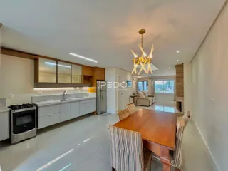 Vista da cozinha e sala de jantar de um imóvel em Lajeado.