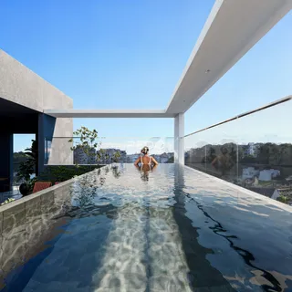 Vista de uma piscina moderna em uma propriedade com arquitetura contemporânea.