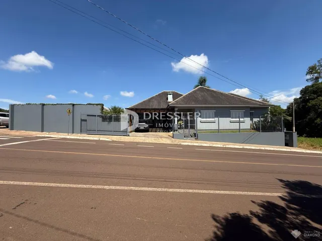 Casa com 4 dormitórios, foto 1