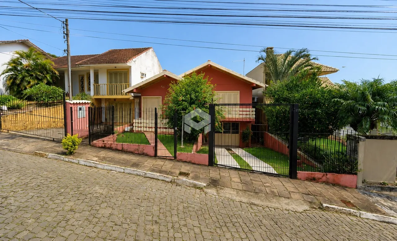 Casa com 4 dormitórios, foto 1