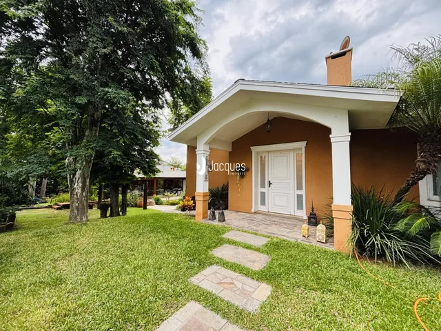 Casa com 4 dormitórios