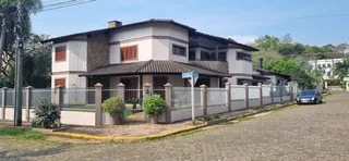 Casa com 5 dormitórios, foto 1
