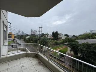 Vista de um terraço com grade de segurança em Lajeado.