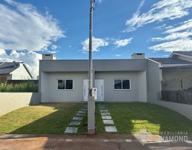 Casa geminada com 2 dormitórios