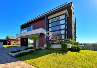 Fachada moderna de uma residência em Lajeado, Brasil.