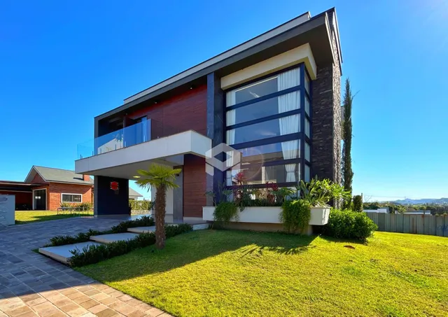 Fachada moderna de uma residência em Lajeado, Brasil.