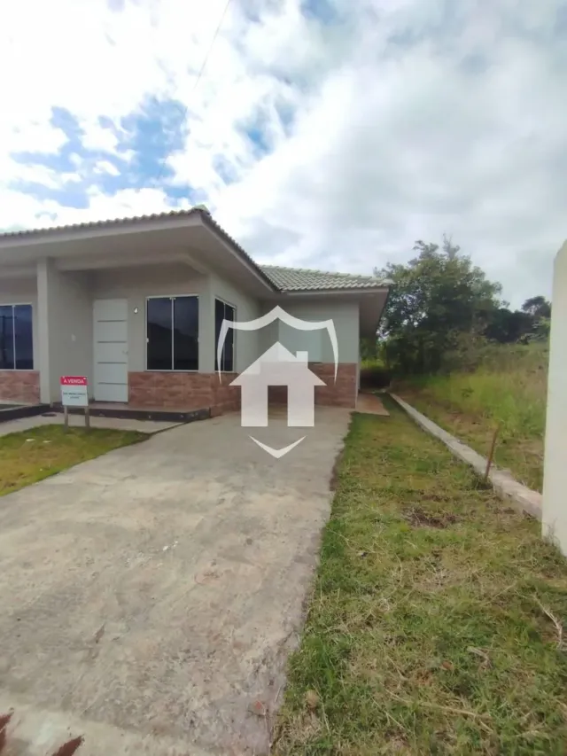 Casa geminada com 2 dormitórios