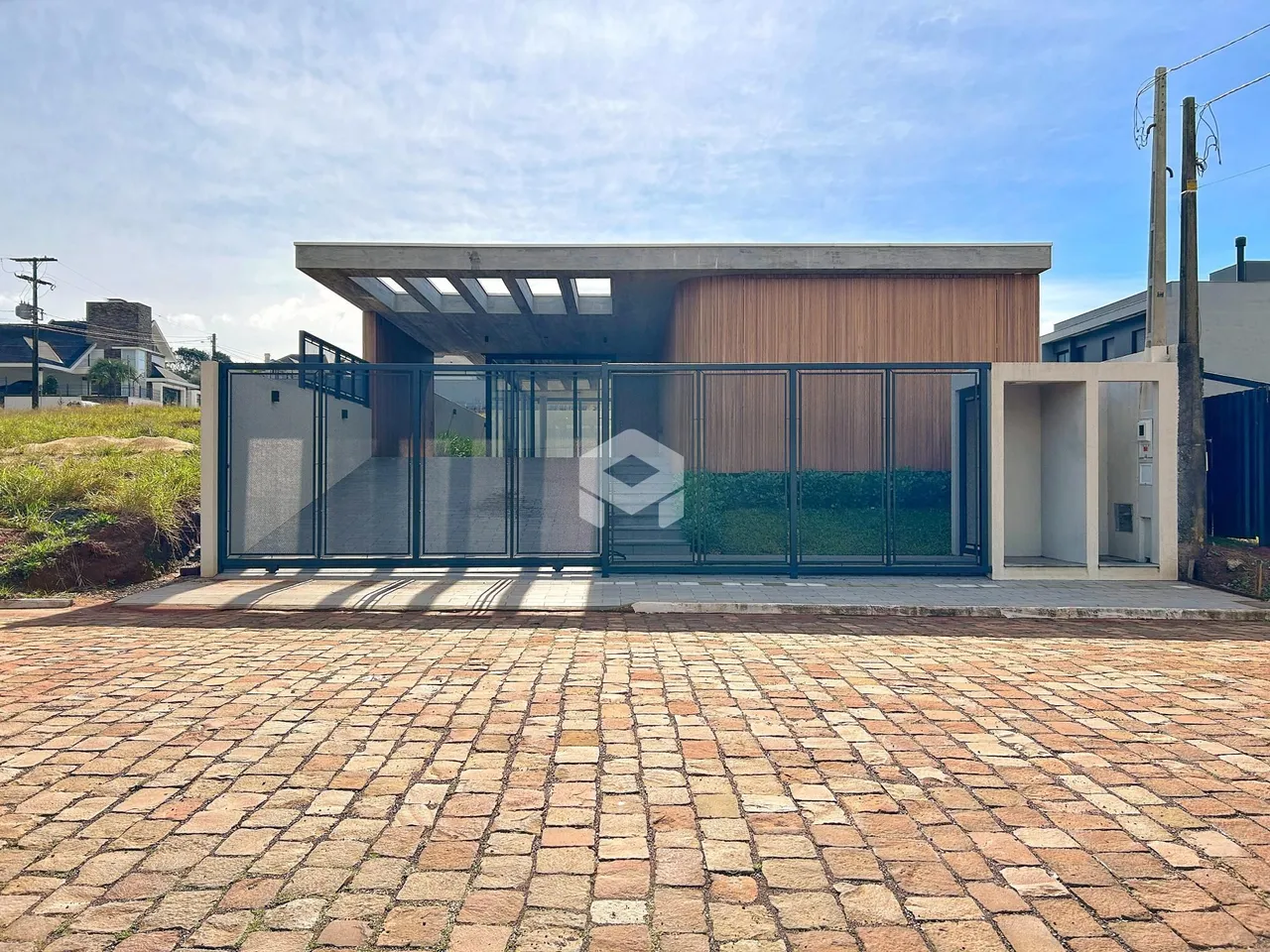 Casa com 4 dormitórios, foto 1