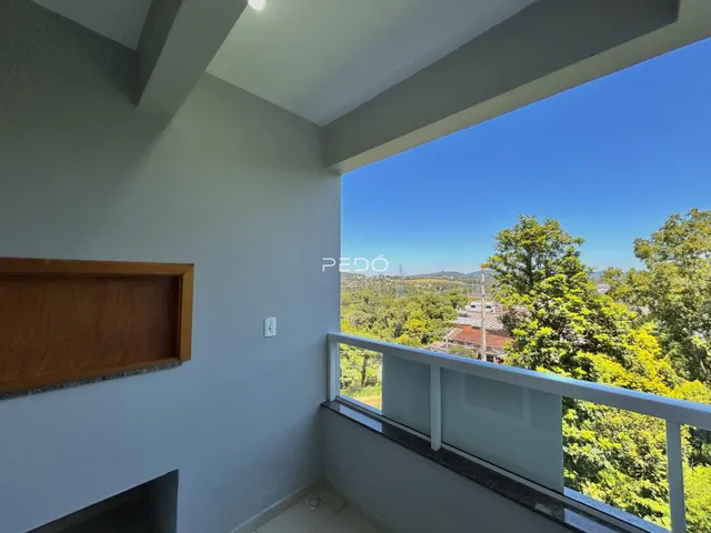 Vista panorâmica da paisagem verde de Lajeado a partir de uma varanda.