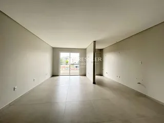 Corredor interno de uma residência em Lajeado, Brasil.