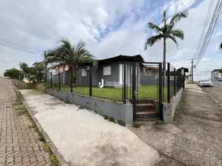 Vista externa de uma propriedade com cerca e muro em Lajeado, Brasil.