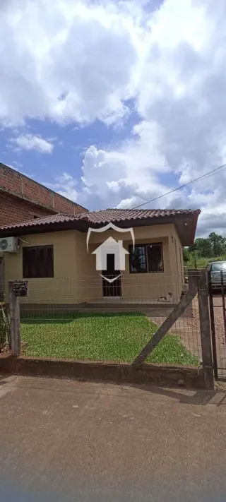 Fachada de uma casa em Lajeado, Brasil, com jardim frontal.
