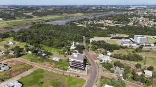 Vista aérea de uma área rural com rios e vegetação densa na região de Lajeado.