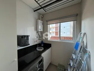 Foto de uma cozinha com janela em Lajeado, Brasil.