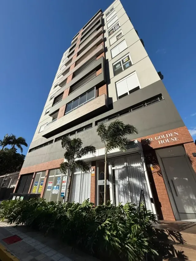 Fachada de um prédio residencial alto em Lajeado, Brasil.