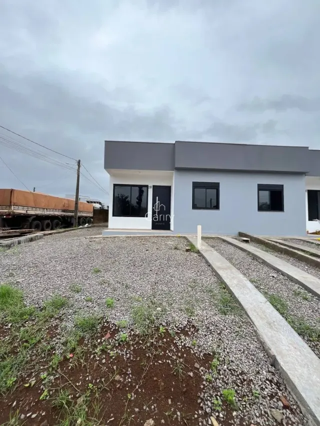 Casa geminada com 2 dormitórios