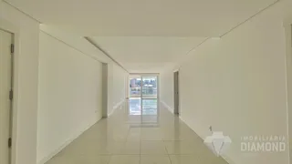 Apartamento com 3 dormitórios, foto 2