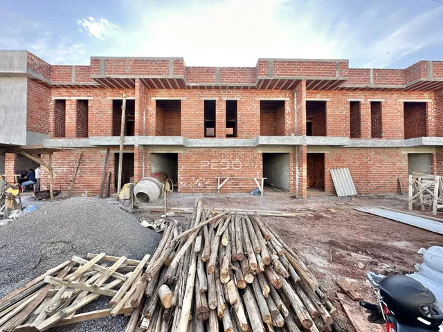 Fachada de uma casa em construção em Lajeado, Brasil.