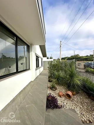 Fachada moderna de uma residência em Lajeado, Brasil.