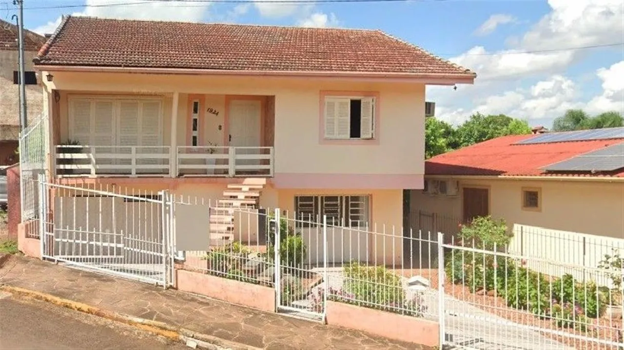 Casa com 4 dormitórios, foto 1
