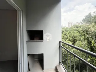 Vista da área externa e da estrutura de um imóvel em Lajeado.