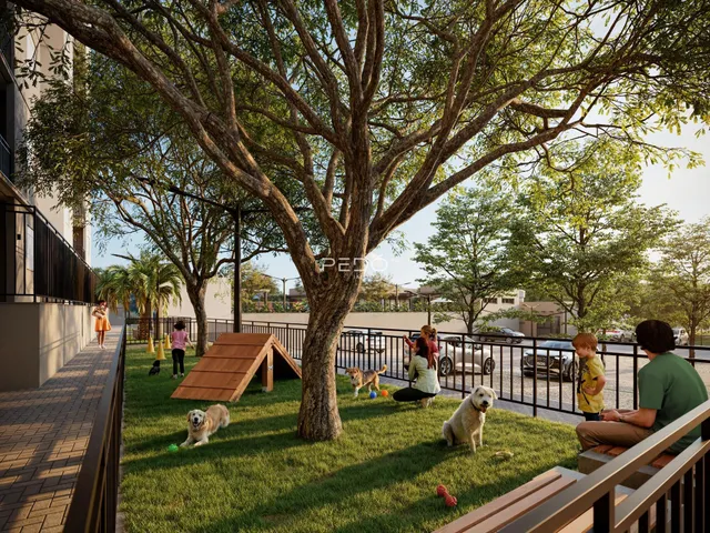 Vista externa do jardim com árvores e pessoas em uma residência.