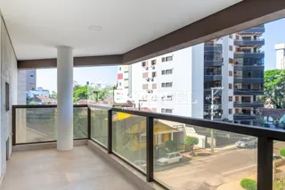 Vista de um terraço com grade de segurança em um imóvel em Lajeado.