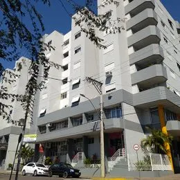 Fachada de um prédio residencial moderno em Lajeado, Brasil.