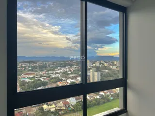 Vista panorâmica da paisagem urbana de Lajeado com céu nublado.