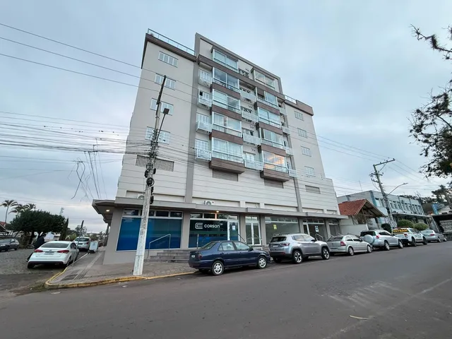 Fachada de um prédio residencial de vários andares em Lajeado, Brasil.