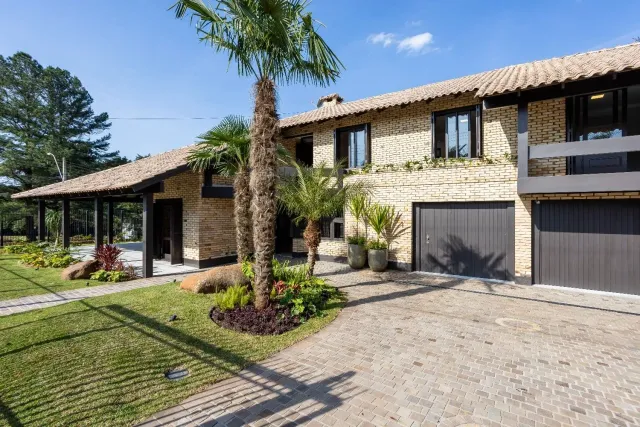 Casa com 4 dormitórios
