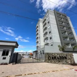Fachada de um prédio residencial em Lajeado, Brasil, com estrutura moderna.