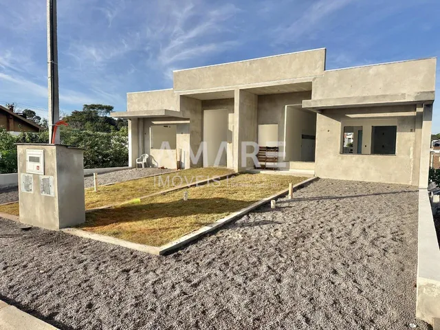Casa geminada com 2 dormitórios