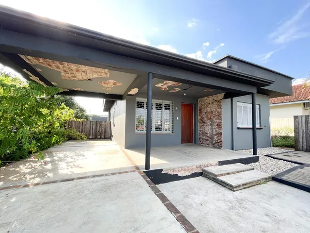 Casa com 6 dormitórios