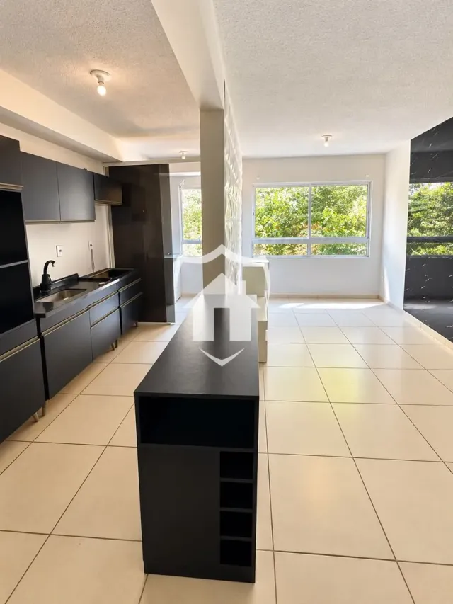 Foto de uma cozinha moderna com piso de cerâmica e janela.