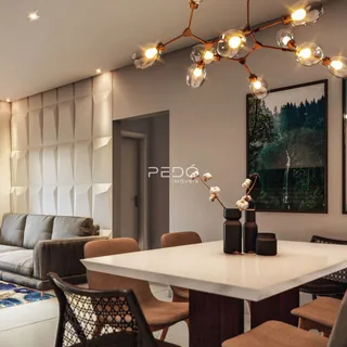 Sala de estar e jantar moderna com decoração contemporânea.