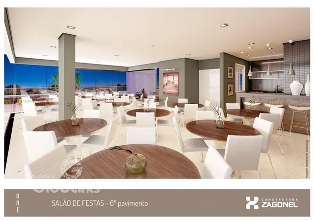 Vista de um salão de festas moderno com mesas redondas em um imóvel.