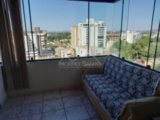 Varanda com vista panorâmica da paisagem urbana de Lajeado.