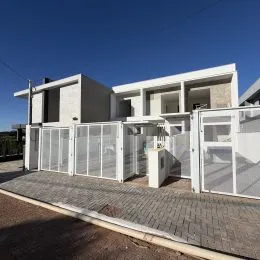 Fachada moderna de uma residência em Lajeado, Brasil.