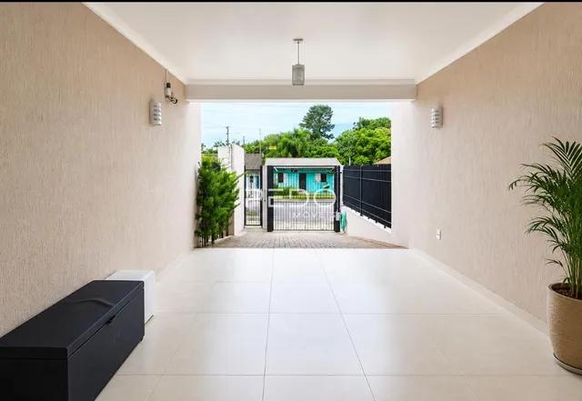 Corredor interno de uma residência em Lajeado, Brasil.