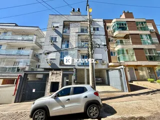 Fachada de um prédio residencial em Lajeado, Brasil, com estacionamento na rua.