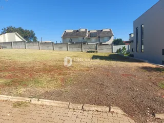 Vista externa de uma residência em Lajeado, Brasil, com um pátio gramado.