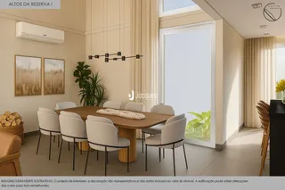 Sala de jantar com mesa de madeira e cadeiras em um imóvel.