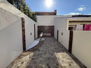 Vista do pátio interno de uma propriedade em Lajeado, Brasil.