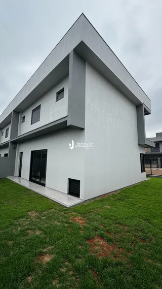 Fachada moderna de uma residência em Lajeado, Brasil.