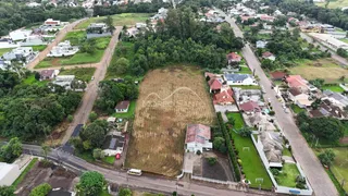 Vista aérea de uma propriedade residencial em Lajeado, mostrando terrenos e ruas adjacentes.